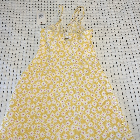 NWT! Billabong Sunny Garden Dress, size medium - Picture 3 of 3